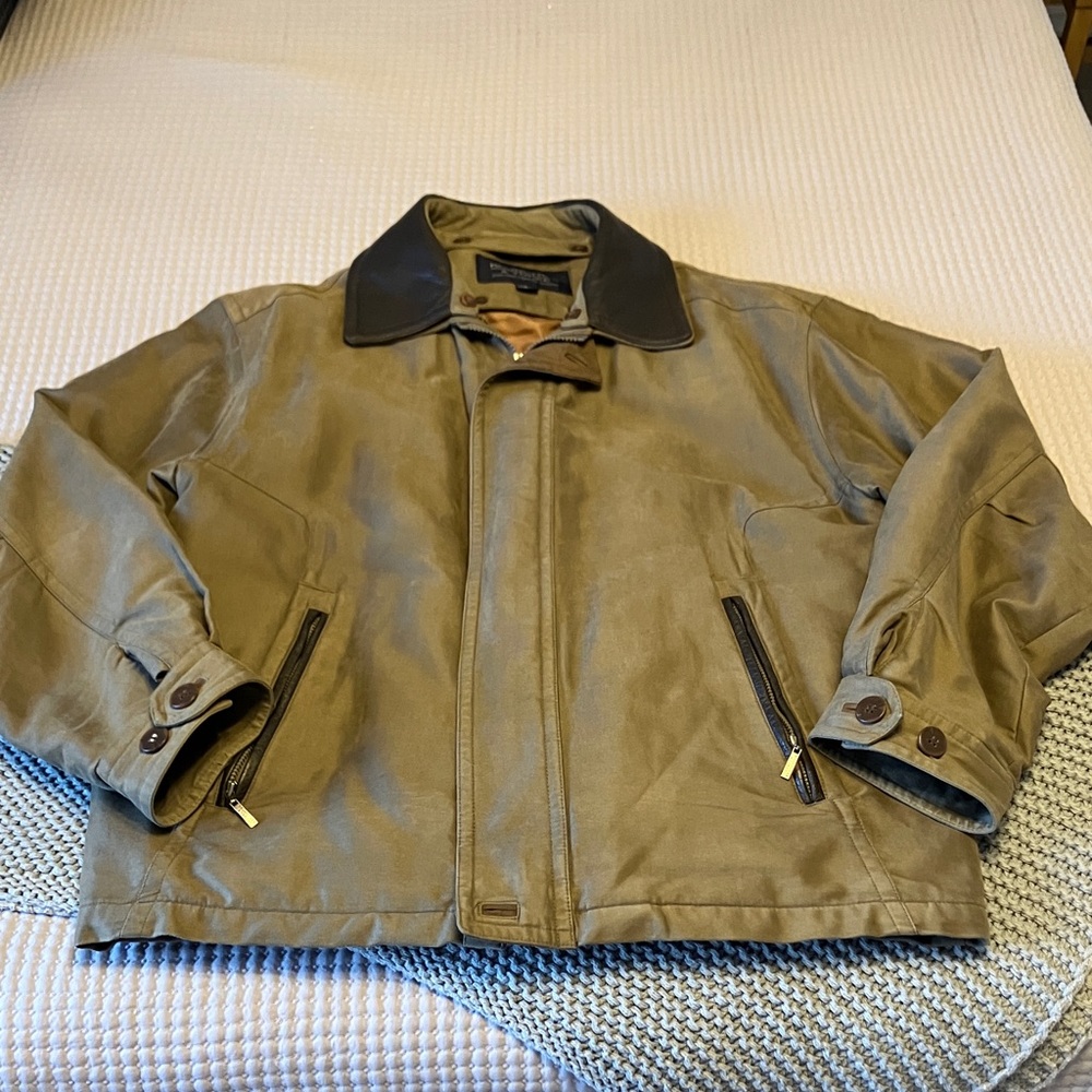 Roundtree & Yorke Olive Jacket with Brown Details